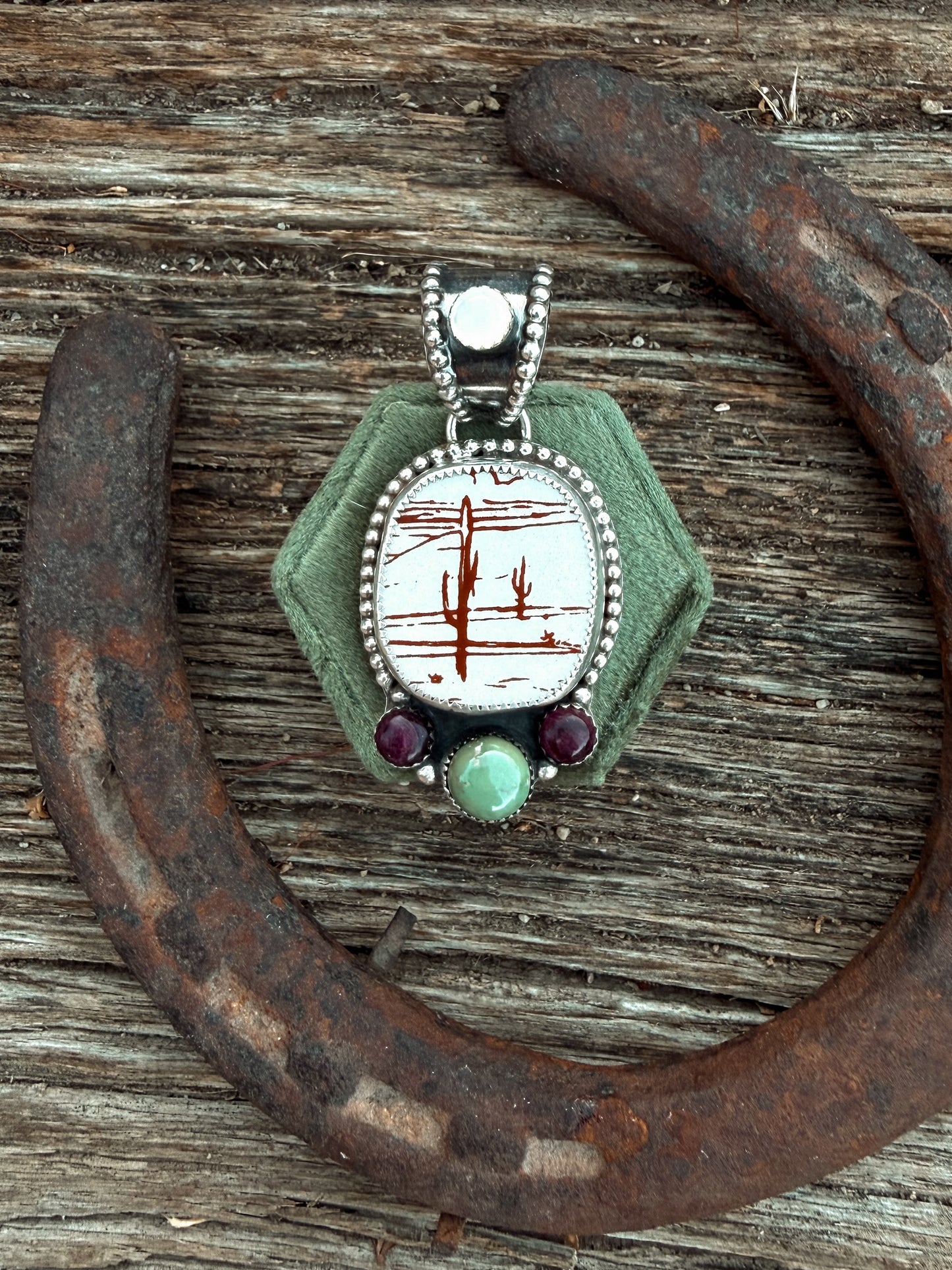 The Far West Pendant